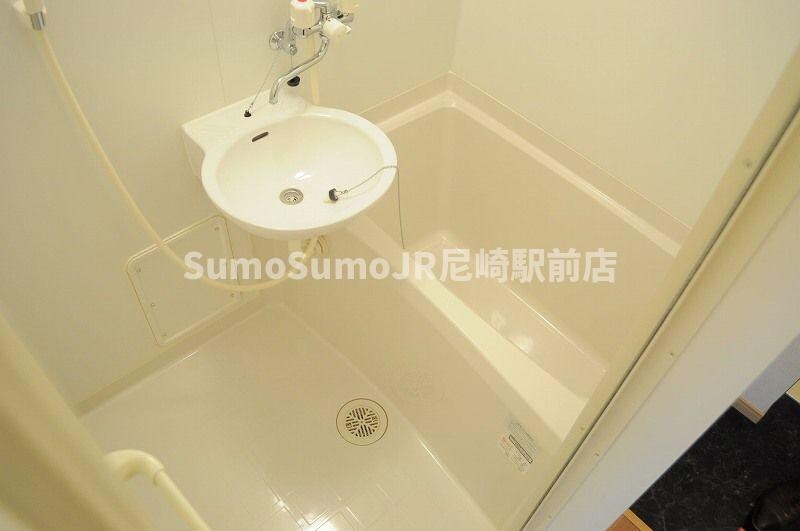 物件内観写真5　(コンパクトで使いやすい洗面所)