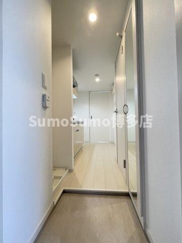 物件内観写真5　(シンプルで使いやすい玄関です)