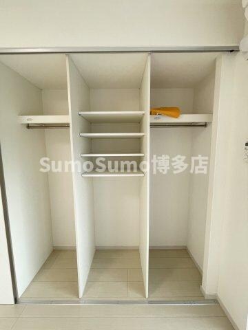 物件内観写真8　(たっぷりとした収納スペースです)