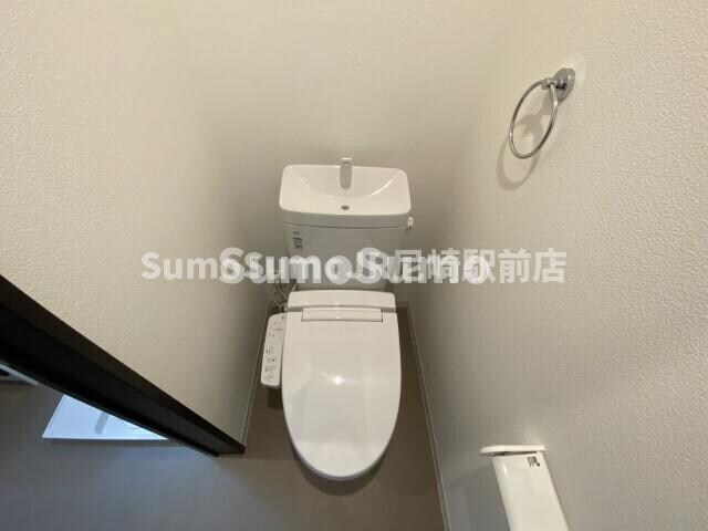 物件内観写真9　(落ち着いた色調のトイレです)