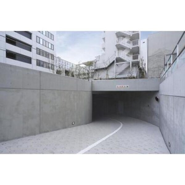 駐車場( )