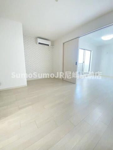 物件内観写真13　(ゆったり過ごせるリビングです)