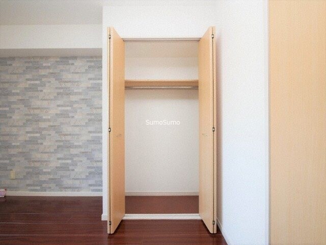 物件内観写真12　(小物を収納するのに便利です)
