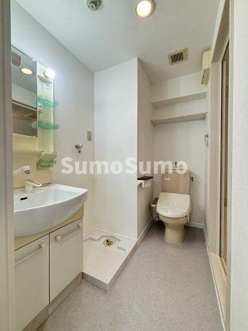 物件内観写真14　(ゆとりのあるエントランスです)