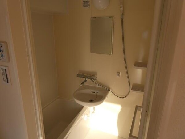 シャワールーム( )