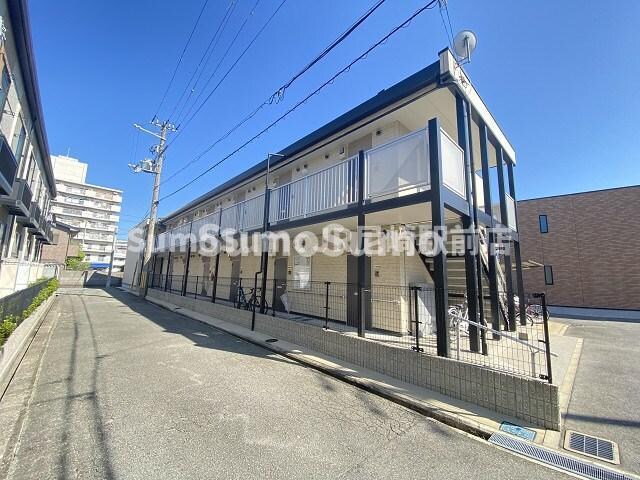 物件外観写真1　(外観は落ち着いています)