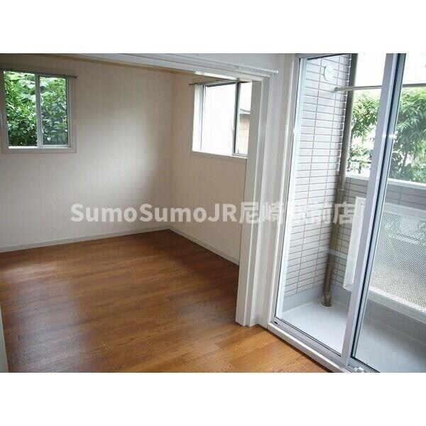 物件内観写真7　(開放的な寝室です)