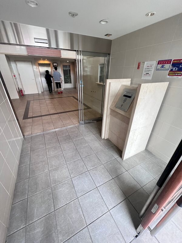 物件外観写真2　(建物の内部です)