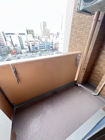 物件内観写真11　(開放的で明るい空間を演出してくれるバルコニーです)