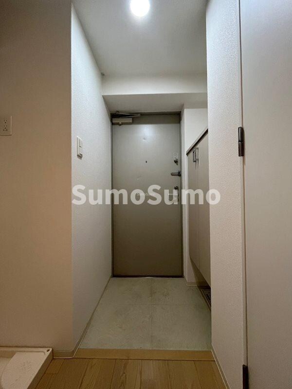 物件内観写真6　(ゆったりとした玄関です)