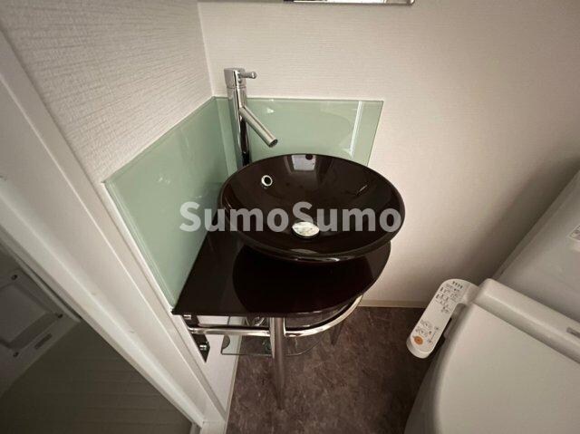 物件内観写真12　(ゆったりとスペースのある洗面所)