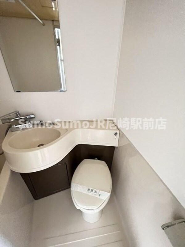 トイレ(コンパクトで使いやすいトイレです)