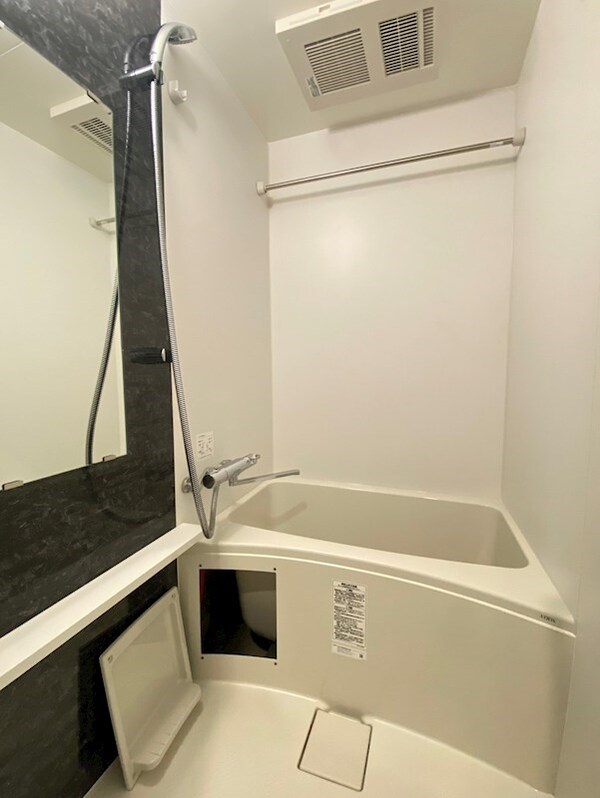 浴室(コンパクトで使いやすいお風呂です)