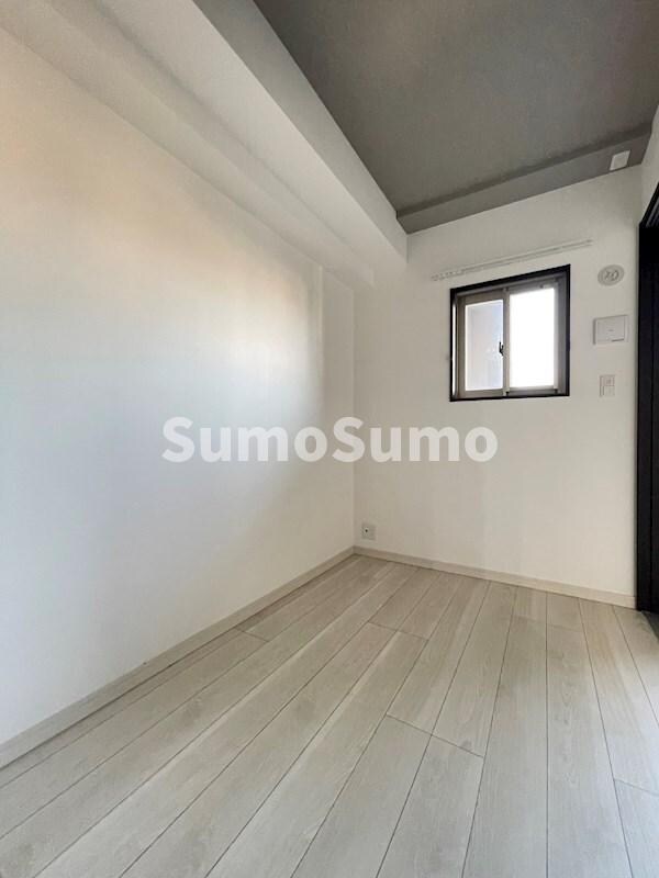 物件内観写真19　(広くて明るい寝室)