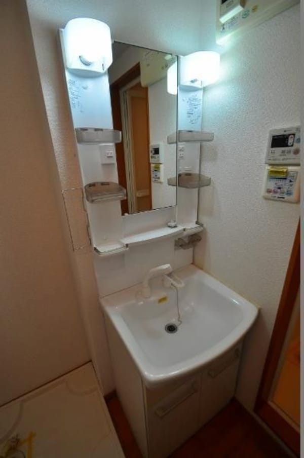 独立洗面台