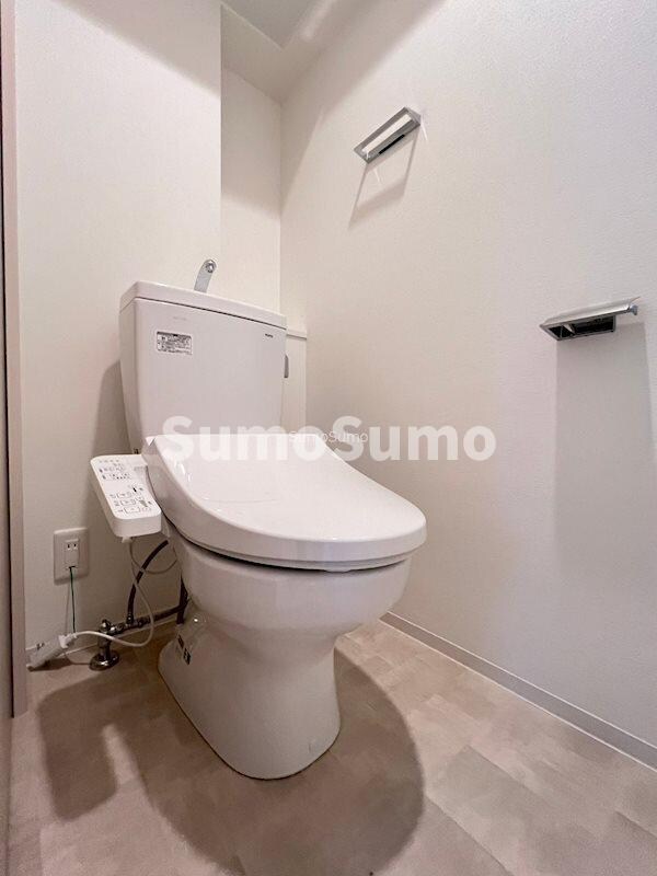 トイレ(落ち着いた色調のトイレです)
