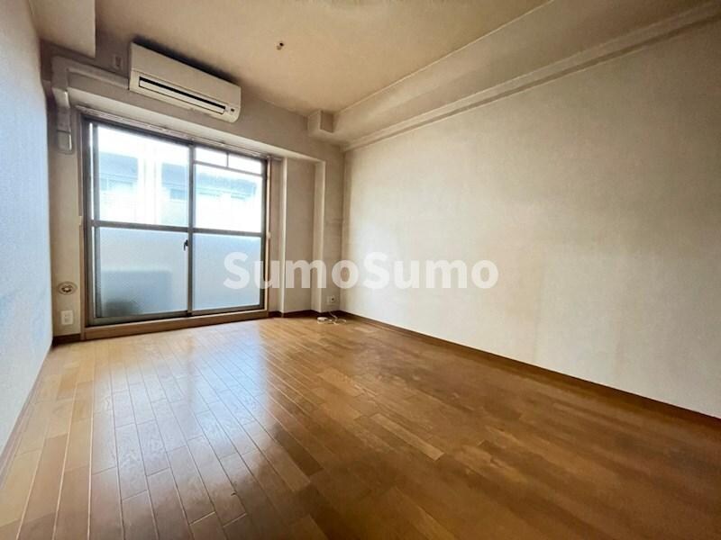 物件内観写真6　(ゆったりとした居間です)