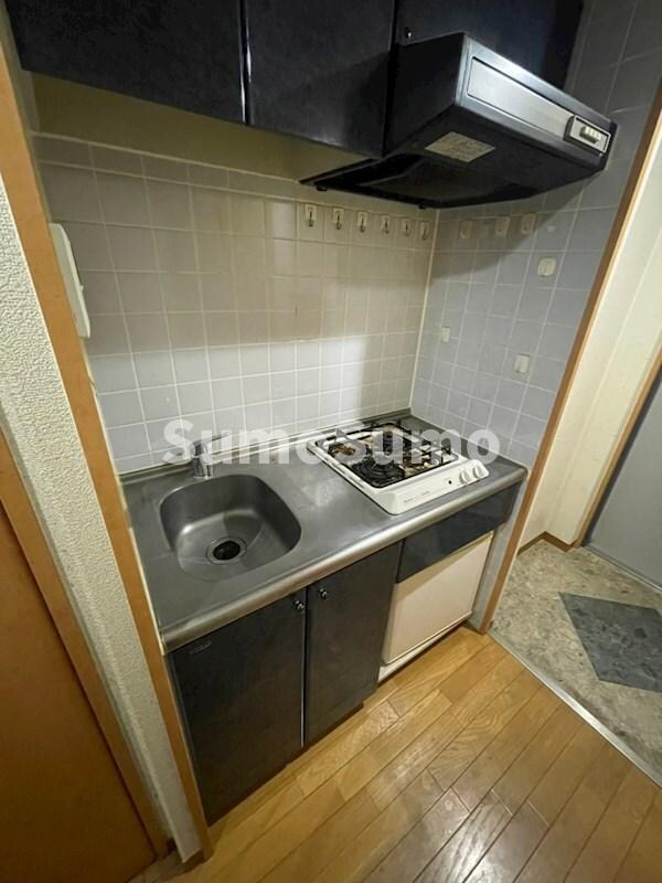 物件内観写真7　(コンパクトなキッチンで掃除もラクラク)