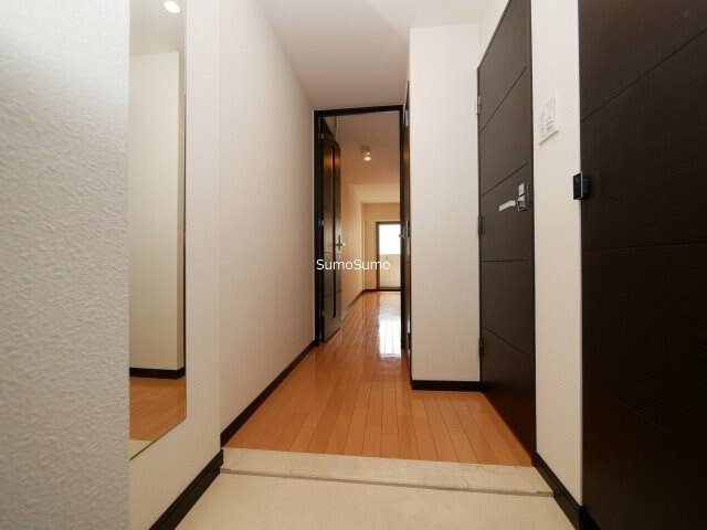 物件内観写真4　(きれいな玄関です)