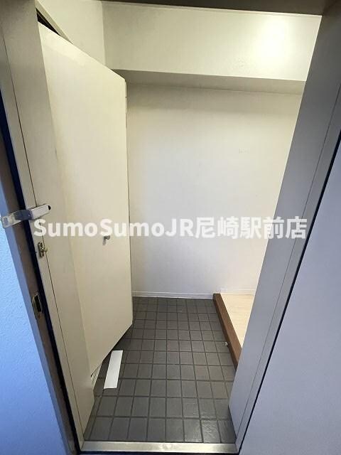 物件内観写真6　(収納もある玄関です)