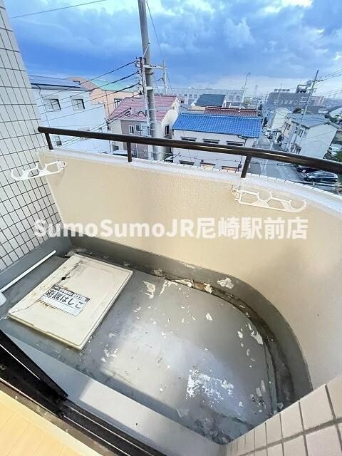 物件内観写真11　(開放的で明るい空間を演出してくれるバルコニーです)