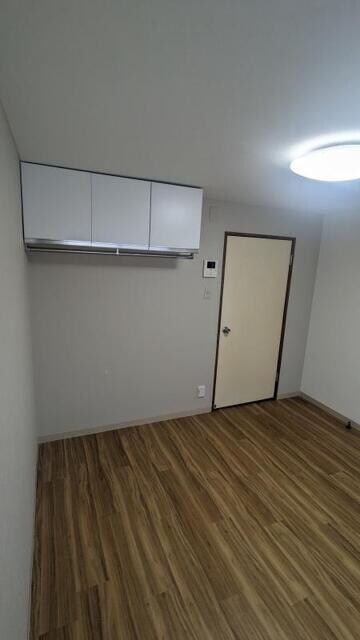 物件内観写真3　(玄関 )