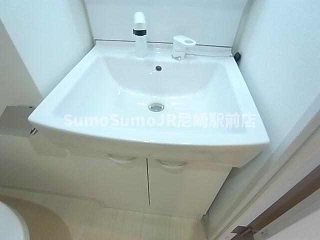 物件内観写真17　(忙しい朝には欠かせない洗面所です)