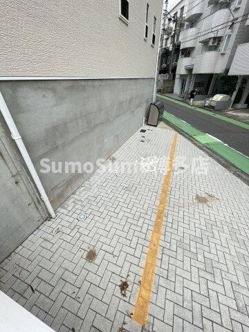 物件外観写真3　(駐車場です)