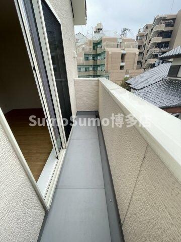 物件内観写真16　(お洗濯にも便利なバルコニー付き)