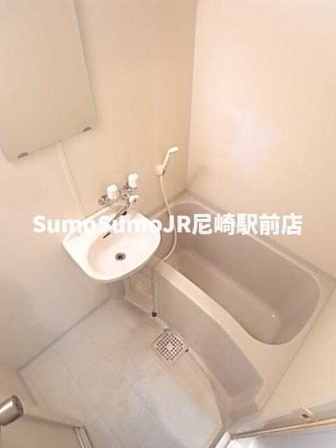 物件内観写真8　(コンパクトで使いやすいお風呂です)