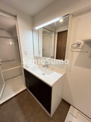 物件内観写真11　(忙しい朝には欠かせない洗面所です)