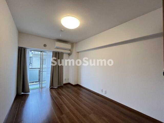 物件内観写真28　(落ち着いた色調の洋室です)