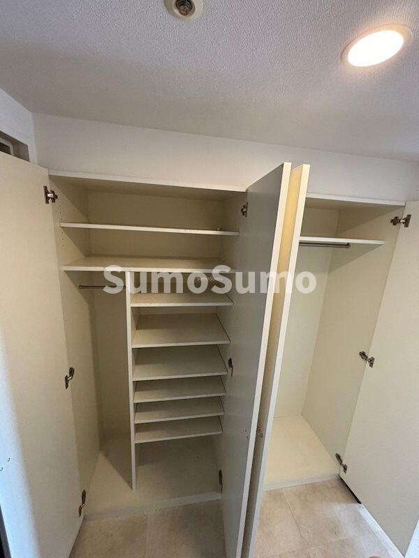 物件内観写真19　(大きなスペースがあり、収納には困りません)