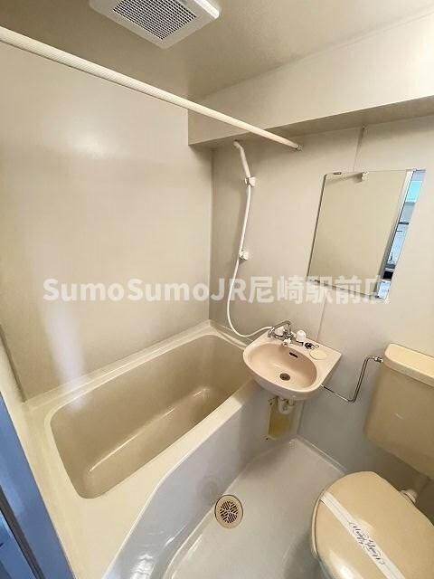 物件内観写真7　(日々の疲れを癒すお風呂付です)