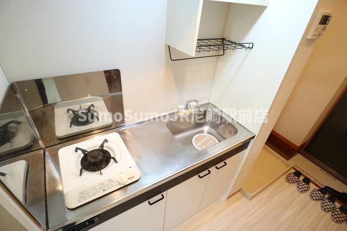 物件内観写真6　(コンパクトなキッチンで掃除もラクラク)