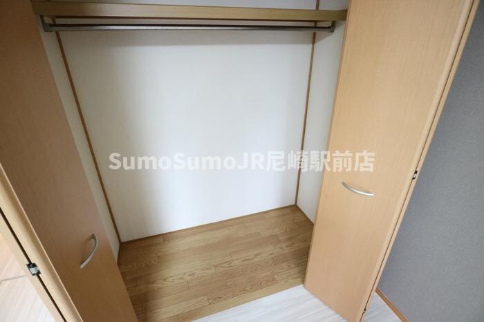 物件内観写真10　(小物を収納するのに便利です)