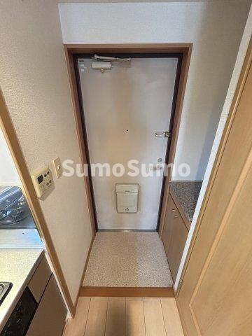 物件内観写真4　(ゆったりとした玄関です)