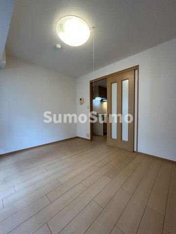 物件内観写真5　(おしゃれな居間です)