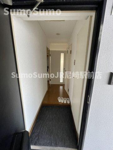 物件内観写真9　(収納もある玄関です)