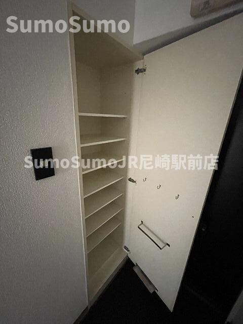 物件内観写真10　(小物を収納するのに便利です)