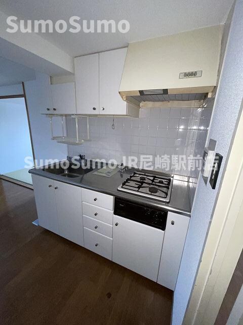 物件内観写真12　(コンパクトなキッチンで掃除もラクラク)