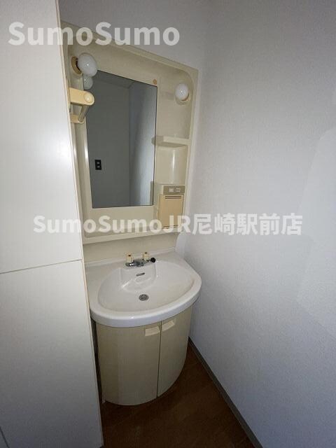 物件内観写真17　(使いやすい独立洗面台です)