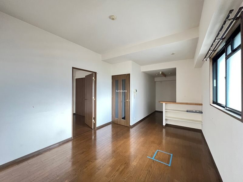 物件内観写真6　(こちらのリビングで趣味の時間をお楽しみください)