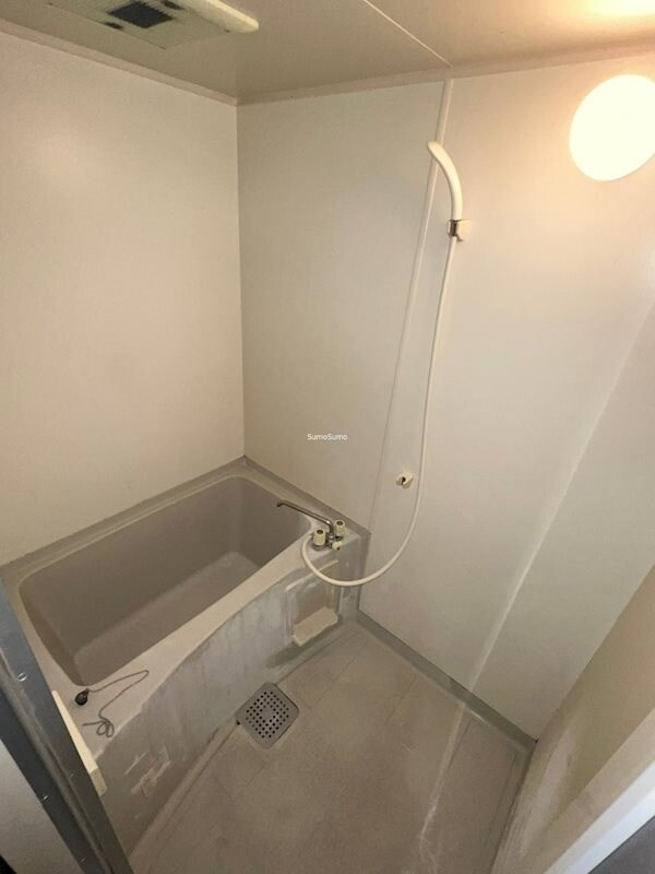 物件内観写真9　(落ち着いた空間のお風呂です)