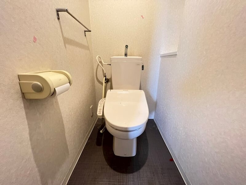 物件内観写真12　(シンプルで使いやすいトイレです)