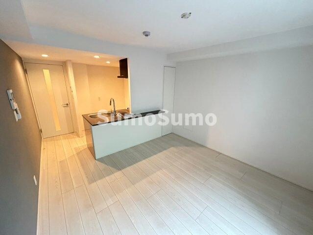 物件内観写真22　(こちらのリビングで趣味の時間をお楽しみください)