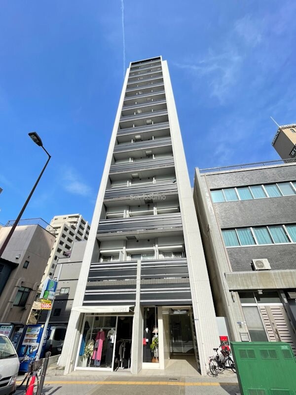 物件外観写真1　(外観は落ち着いています)