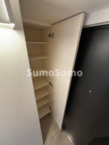 物件内観写真12　(ちょっとした収納スペースも充実しています)