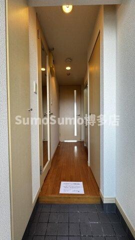 物件内観写真5　(シンプルで使いやすい玄関です)