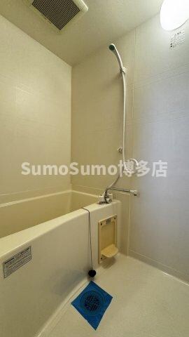 物件内観写真9　(日々の疲れを癒すお風呂付です)